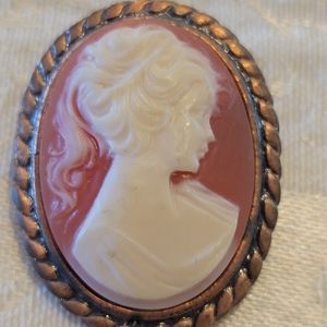 VINTAGE CAMEO BROOCH 1940